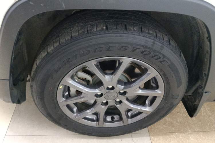 Used  Cherokee 2020 2.0L Two-Wheel Drive Classic Sports Edition
