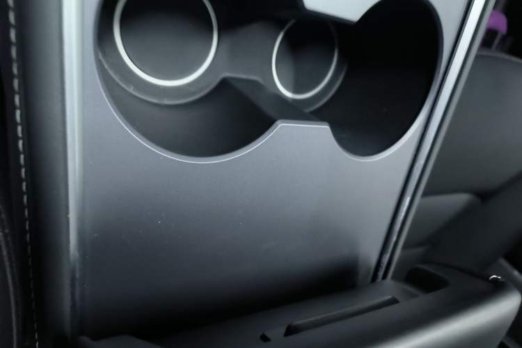 Used Tesla Model Y 2023 Long-Range All-Wheel-Drive Version
