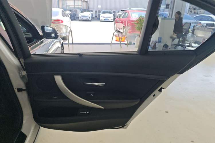 Used BMW 3 Series 2016 320Li Ambition Model
