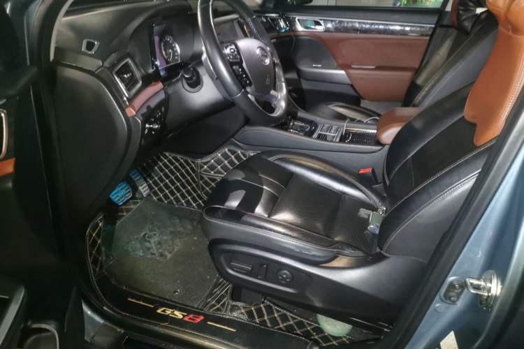 Used GAC Trumpchi GS8 2017 320T Two-Wheel Drive Luxury Smart Connectivity Version (7 Seats)
