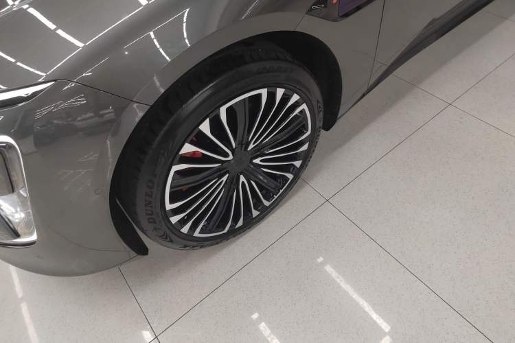 Used  12 2025 Ultra Extended-Range Edition