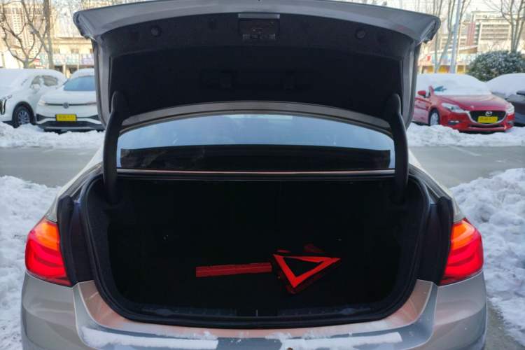 Used BMW 3 Series 2016 320Li Luxury Design Package
