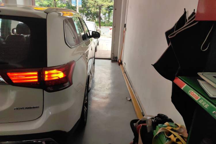 Used Mitsubishi Outlander 2017 2.0L Two-Wheel Drive Glory Edition 5 Seats
