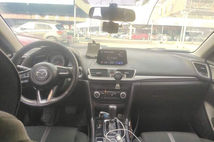 Used Mazda Mazda 3 Axela 2017 Hatchback 2.0L Automatic Luxury Model Emission Standard China V
