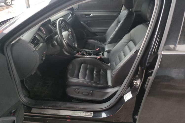 Used Volkswagen Passat 2017 330TSI DSG Luxury Edition
