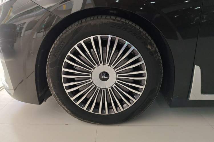 Used VOYAH Dream 2025 PHEV Four-Wheel-Drive Flagship Kunpeng Edition
