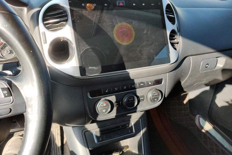 Used Volkswagen Tiguan 2015 1.8TSI Automatic Two-Wheel Drive Luxury Model
