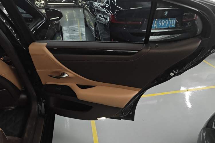 Used Lexus ES 2020 200 Excellence Edition
