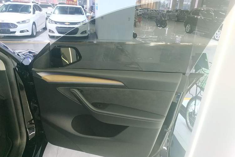 Used Tesla Model Y 2022 Rear-Wheel-Drive Version
