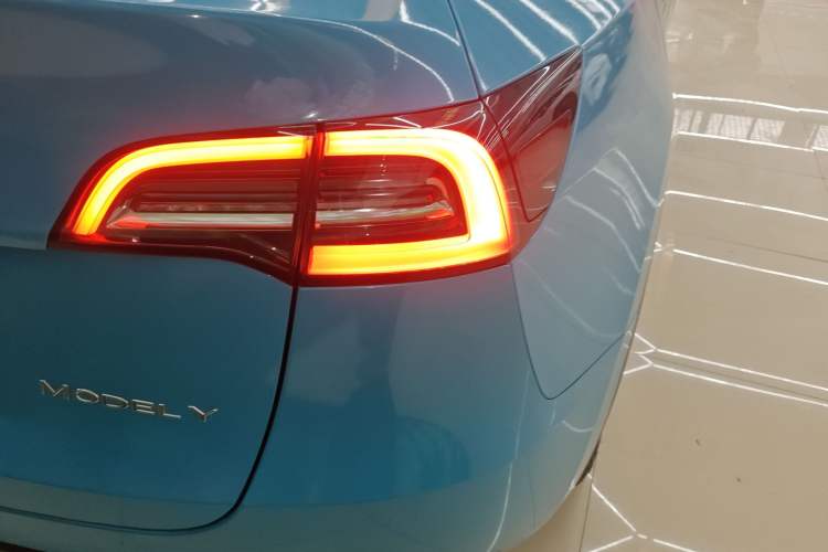 Used Tesla Model Y 2022 Long-Range All-Wheel-Drive Version