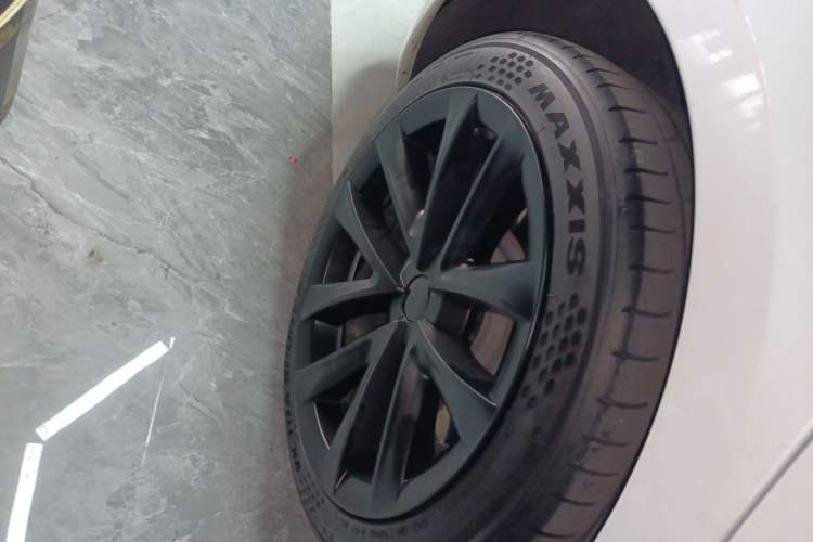 Used Tesla Model 3 2019 Long-Range All-Wheel-Drive Version
