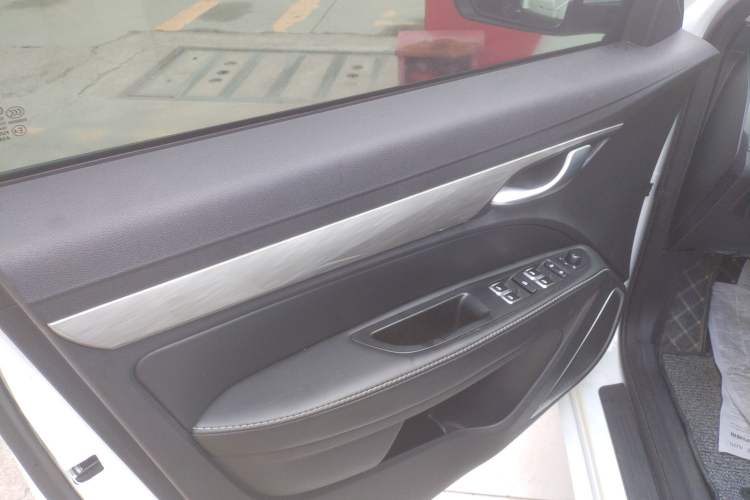 Used Geely Auto Emgrand 2019 Leading Edition 1.5L CVT Luxury Model China VI Standard
