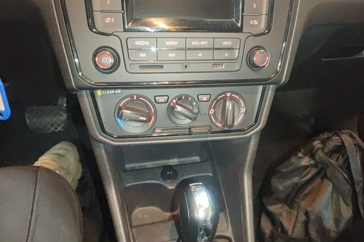 Used Volkswagen Jetta 2019 Dream Edition 1.5L Automatic Fashionable Version
