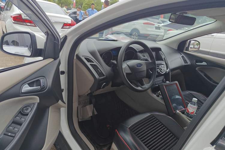 Used Ford Focus 2018 Sedan Classic 1.6L Automatic Comfort Plus Smart Drive Version
