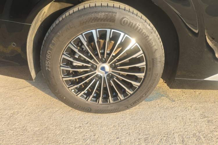 Used Denza D9 2025 DM-i Intelligent Drive 1020 Four-Wheel Drive Prestige Model