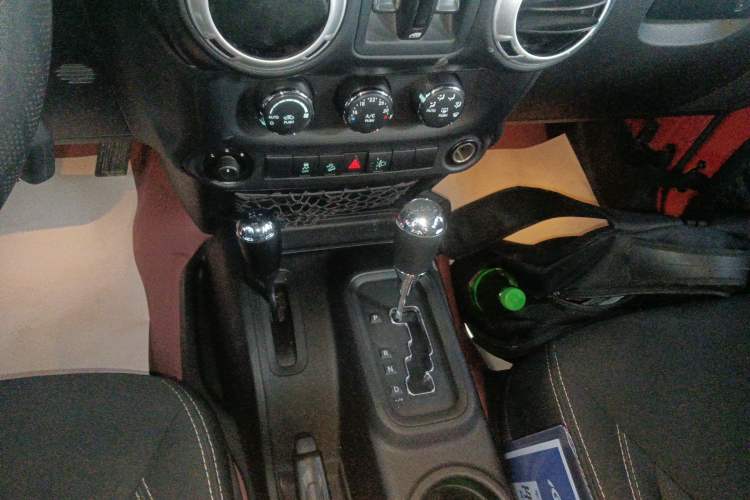 Used  Wrangler 2014 2.8TD Sahara Four-Door Edition