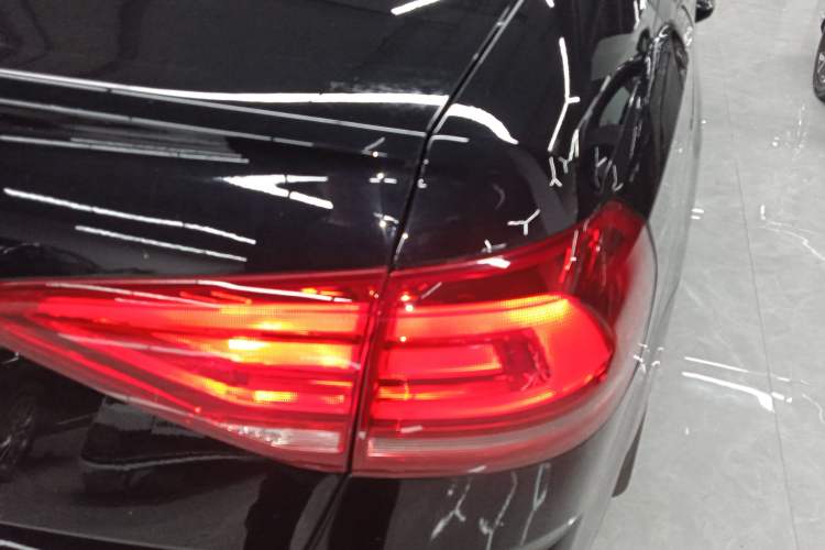 Used Volkswagen Lavida 2017 1.6L Automatic Comfort Edition
