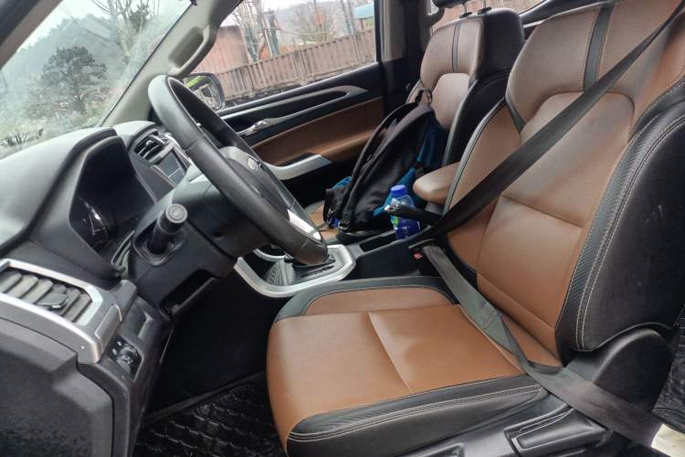 Used SAIC MAXUS T70 2021 2.0T Diesel Automatic 4x4 Elite Version with Long Bed and High Ground Clearance