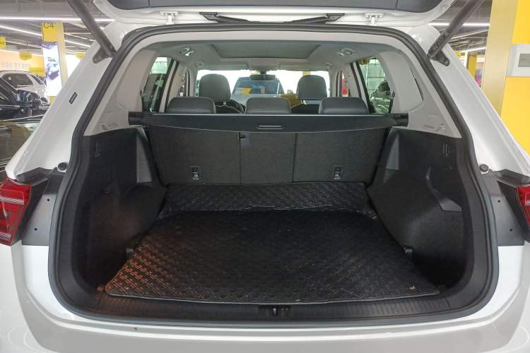 Used Volkswagen Tiguan L 2022 330TSI Automatic Two-Wheel Drive R-Line Enhanced Edition
