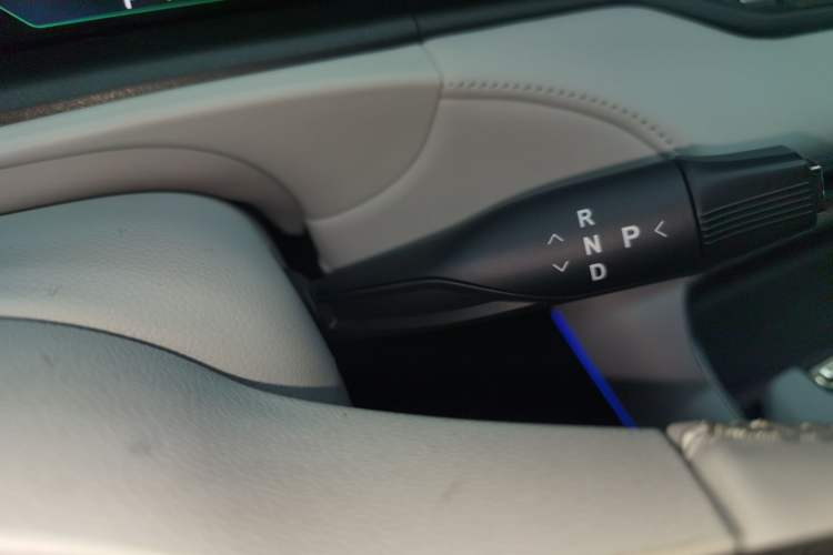 Used VOYAH FREE 2025 318 259 km All-Wheel-Drive Exploration Edition
