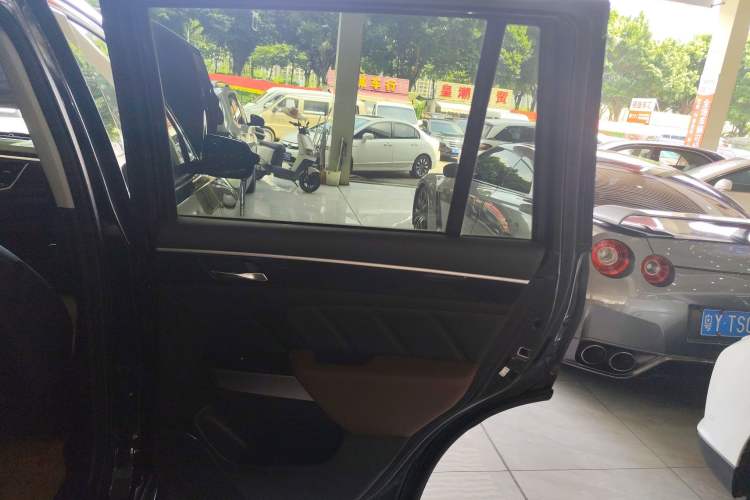 Used GAC Trumpchi GS7 2017 320T Two-Wheel-Drive Luxury Smart Connectivity Model