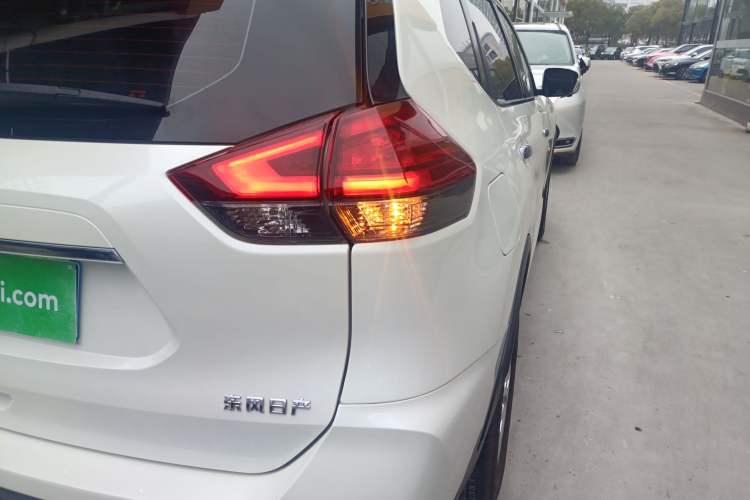 Used Nissan X-Trail 2023 Classic 2.0L Two-Wheel Drive Smart Connect Premium Edition
