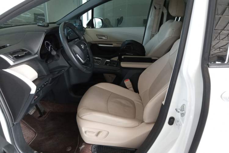 Used Toyota Granvia 2022 2.5L Hybrid Premium Edition