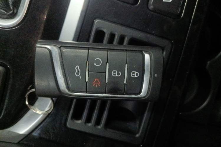 Used GAC Trumpchi GS8 2017 320T Two-Wheel Drive Luxury Smart Connectivity Version (7 Seats)
