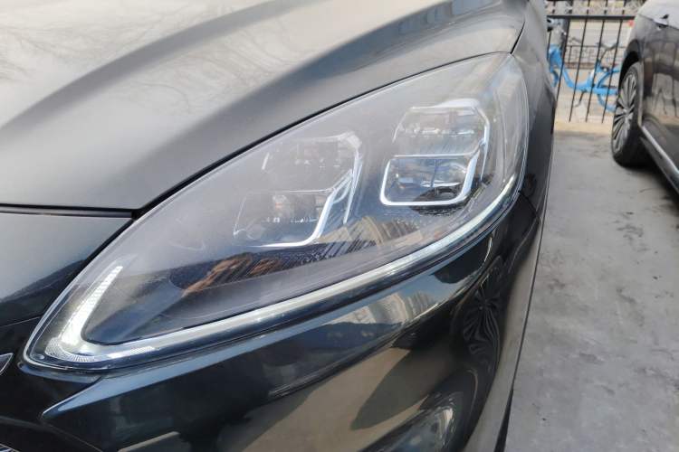 Used Ford Escape 2020 EcoBoost 245 Two-Wheel-Drive Titanium Edition
