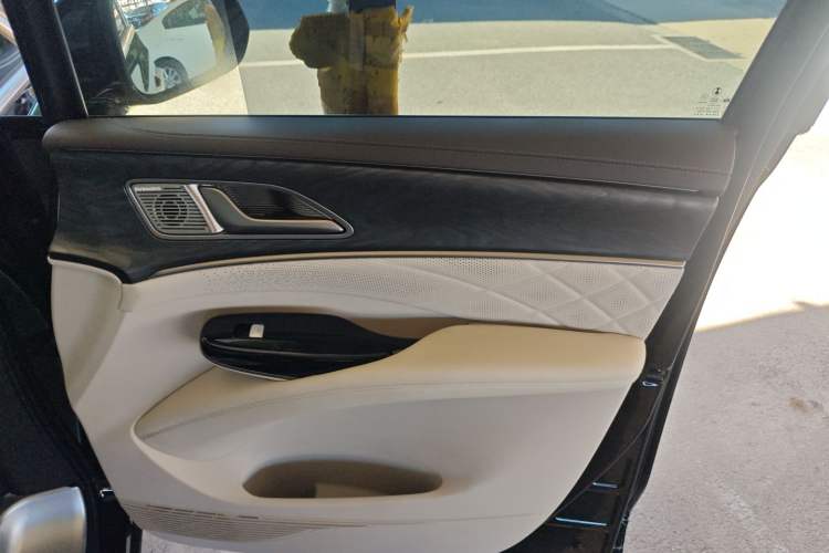 Used Denza D9 2024 DM-i 1050 Luxury Model
