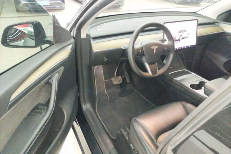 Used Tesla Model Y 2022 Rear-Wheel-Drive Version
