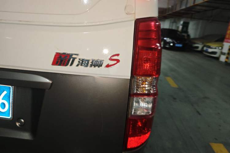 Used Jinbei New Hiace X30L 2021 1.5L Wealth Van Non-Air-Conditioned Version China VI Standard SWC15M
