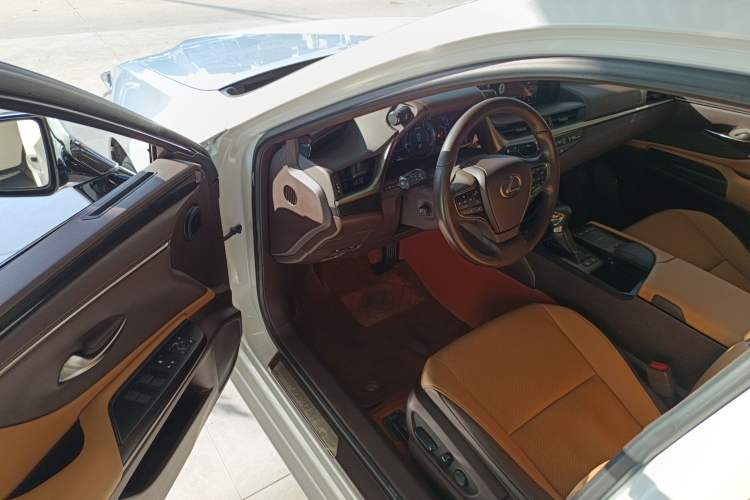 Used Lexus ES 2020 200 Excellence Edition
