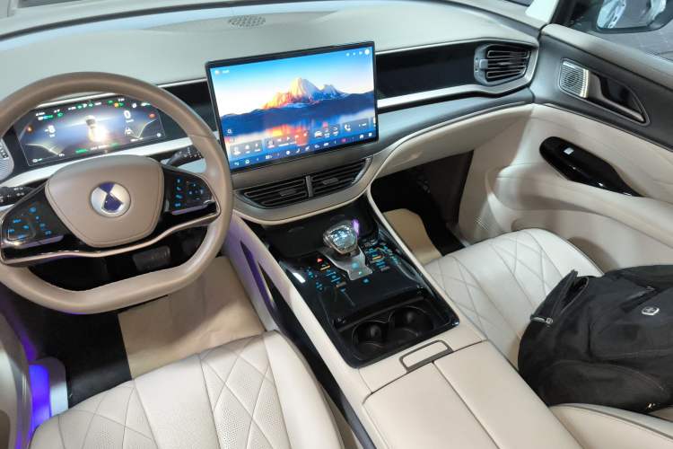 Used Denza D9 2022 DM-i 970 Four-Wheel Drive Prestige Model