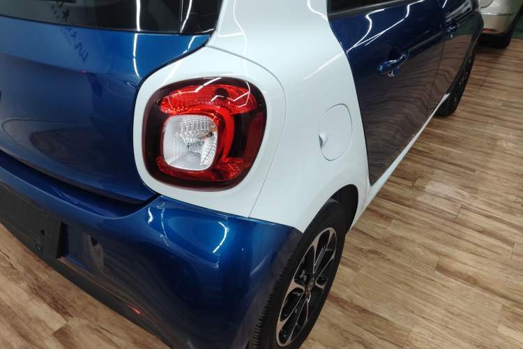 Used  forfour 2016 1.0L 52 kW Passion Edition
