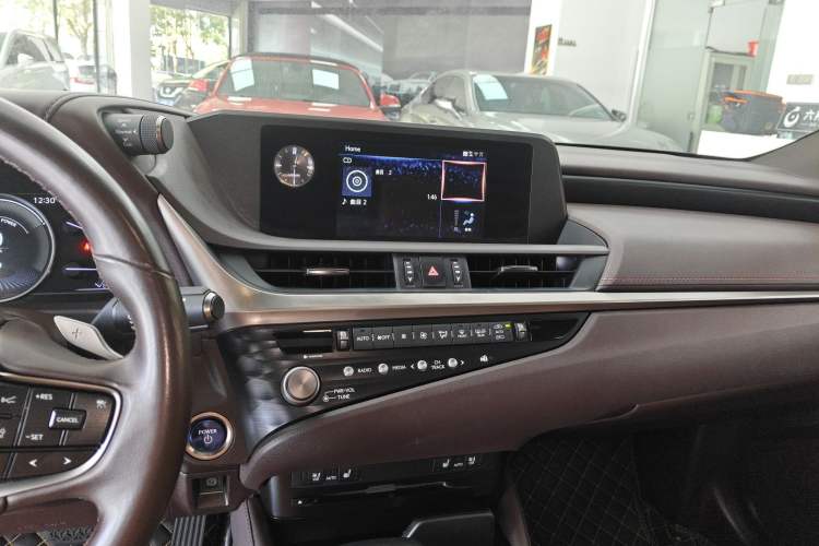 Used Lexus ES 2020 300h Deluxe Edition
