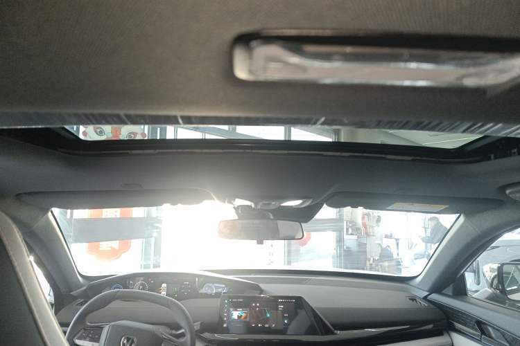 Used Changan UNI-V iDD 2024 Blue Whale Smart Electric iDD 136km ZhiKu Model