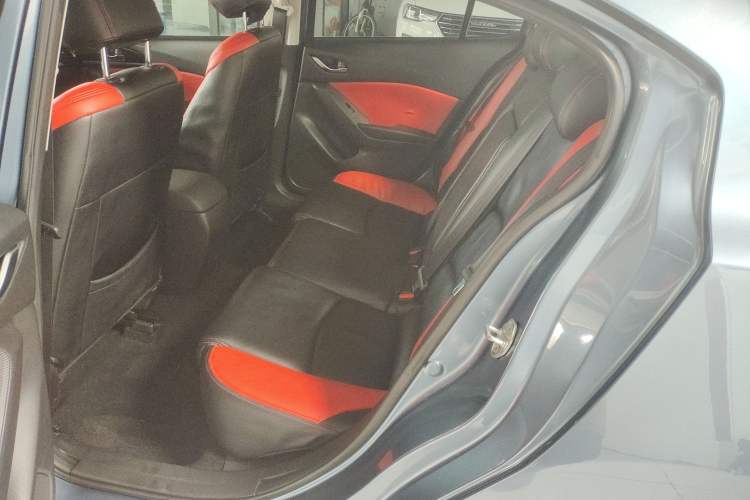 Used Mazda Mazda 3 Axela 2014 Sedan 1.5L Manual Comfort Model