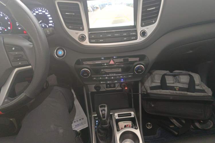 Used Hyundai Tucson 2018 1.6T Dual-Clutch Two-Wheel Drive 15th Anniversary Special Edition