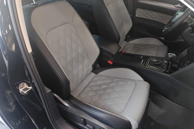 Used Volkswagen Magotan 2023 2 Million Units Limited Edition 330TSI DSG Leading Version
