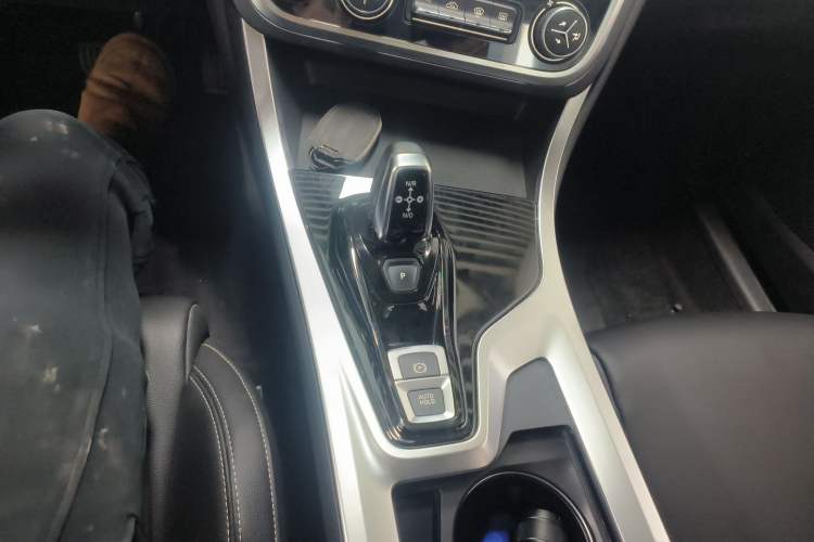 Used Lynk & Co 01 2020 2.0T Two-Wheel Drive Pure Pro Version China VI Standard
