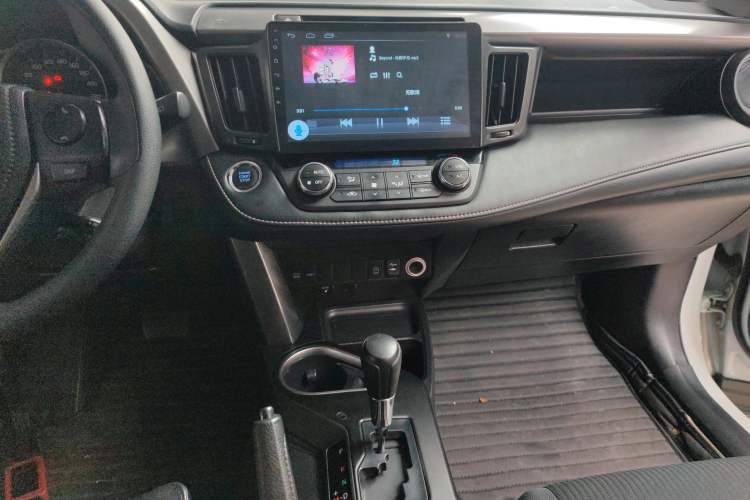 Used Toyota RAV4 2016 2.0L CVT Two-Wheel Drive Fashion Edition China V Standard