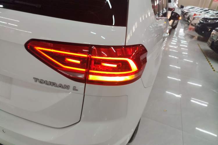 Used Volkswagen Touran 2018 Volkswagen Touran L 280TSI DSG Comfort Edition 7 Seats China V Emission Standard
