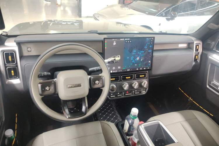 Used  V23 2025 501 Four-Wheel Drive Intelligent Driving Version
