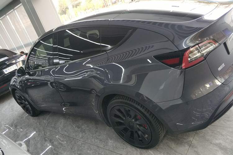 Used Tesla Model Y 2021 Long-Range All-Wheel-Drive Version
