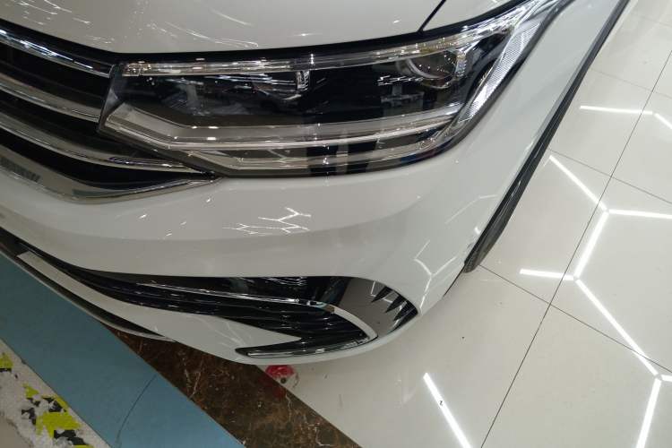 Used Volkswagen Tiguan L 2023 Restyled 330TSI Automatic Two-Wheel Drive R-Line Enhanced Comfort Version
