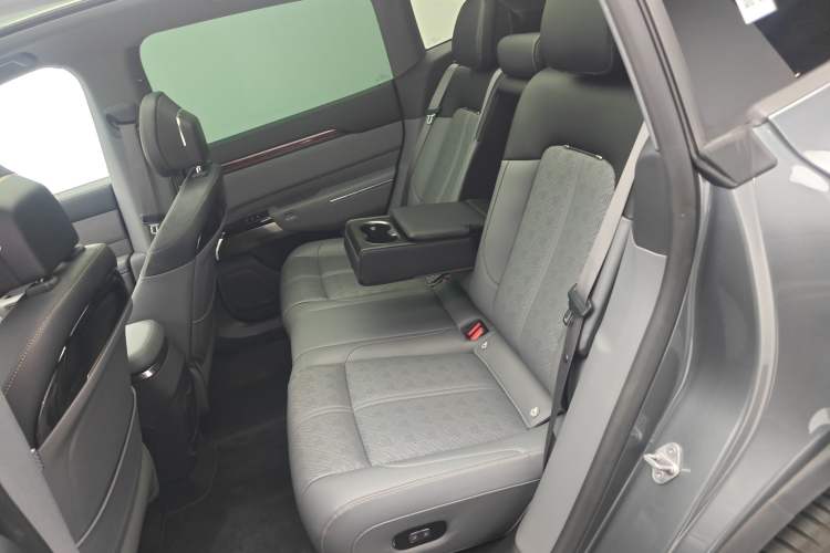 Used Zeekr 7X 2025 100 kWh Long-Range Rear-Wheel Drive with Intelligent Driving Features