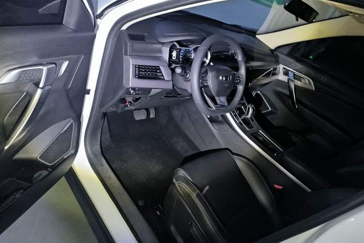 Used Geely Auto Emgrand X7 Sport 2021 Million Edition 1.8TD DCT Two-Wheel Drive Comfort Model
