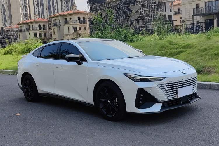 Used Changan UNI-V 2022 1.5T Prestige Version
