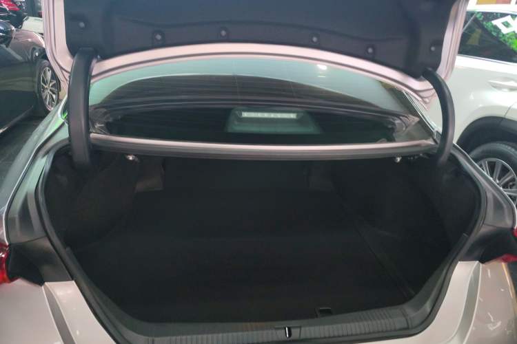 Used Toyota Avalon 2019 Dual-Engine 2.5L XLE Prestige Version China VI Standard